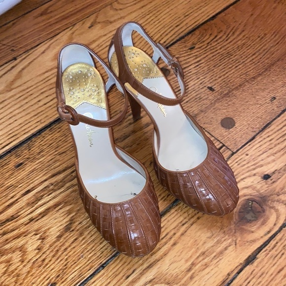 Cole Haan Shoes - COLE Haan size 7 brown heels